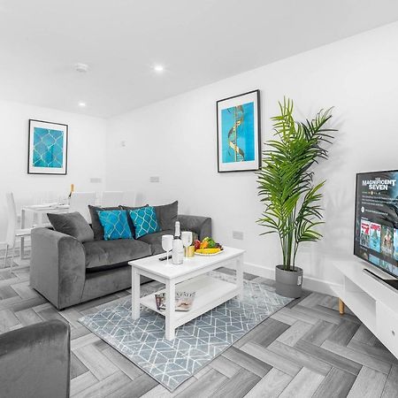5 Bedroom House - 10 Guests - Multiple Off Street Parking - Garden - Smart Tv - Wifi - Contractors - Families - Groups Birmingham Esterno foto