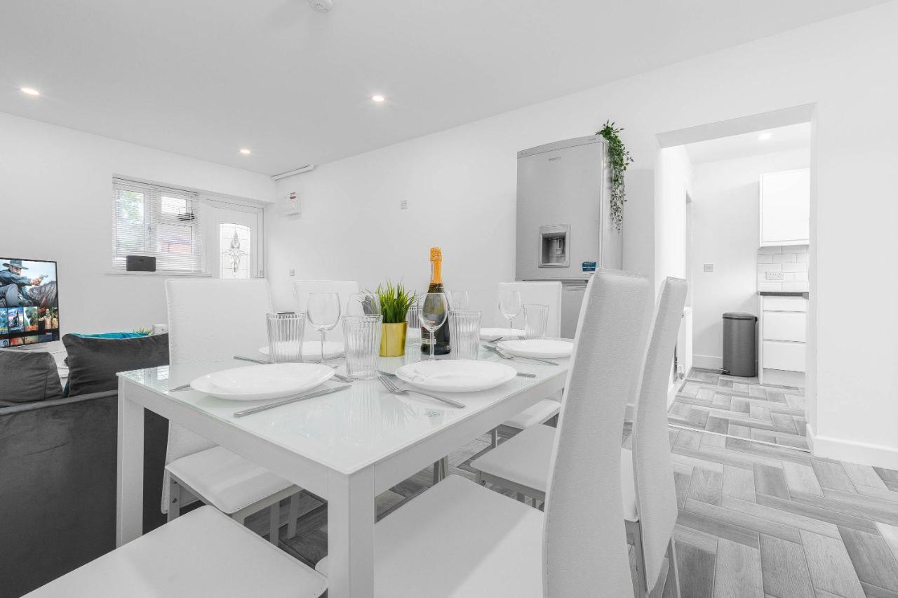 5 Bedroom House - 10 Guests - Multiple Off Street Parking - Garden - Smart Tv - Wifi - Contractors - Families - Groups Birmingham Esterno foto