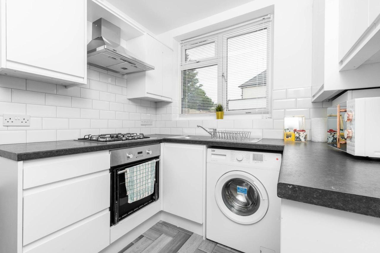 5 Bedroom House - 10 Guests - Multiple Off Street Parking - Garden - Smart Tv - Wifi - Contractors - Families - Groups Birmingham Esterno foto
