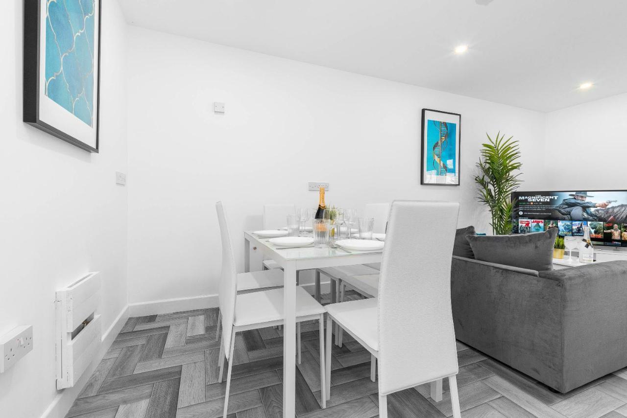 5 Bedroom House - 10 Guests - Multiple Off Street Parking - Garden - Smart Tv - Wifi - Contractors - Families - Groups Birmingham Esterno foto