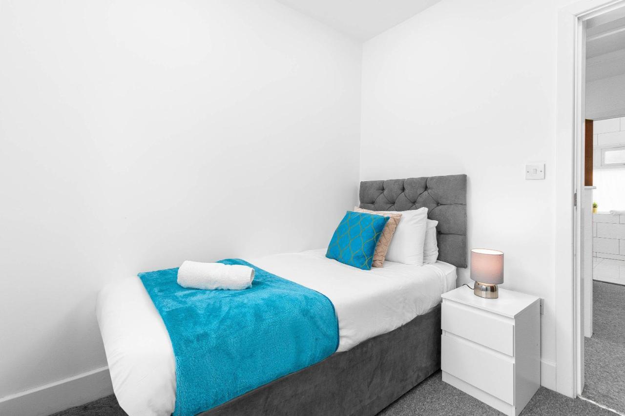 5 Bedroom House - 10 Guests - Multiple Off Street Parking - Garden - Smart Tv - Wifi - Contractors - Families - Groups Birmingham Esterno foto